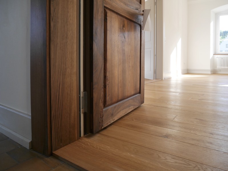 Detail Nussbaumtürblatt Detail Alt Nussbaum